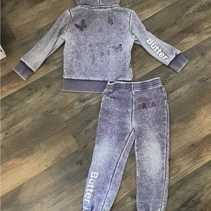 Size 3T - Pre-owned but still in great shape - The material is super soft!